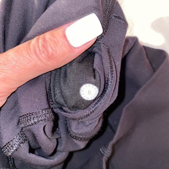 Lululemon Wunder Under Tech Mesh. Sz 6 - Picture 6 of 8